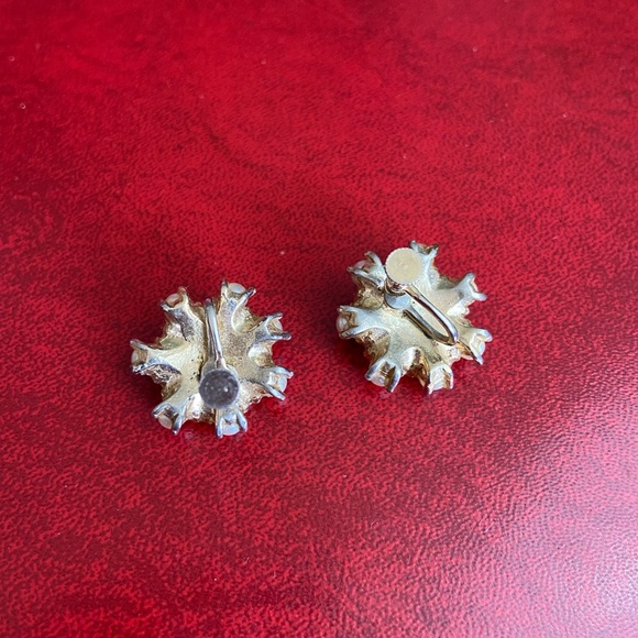 Vintage Costume Jewelry Faux Pearls Screw Back Earrings Awesome! 7/8” Large! - Picture 4 of 6